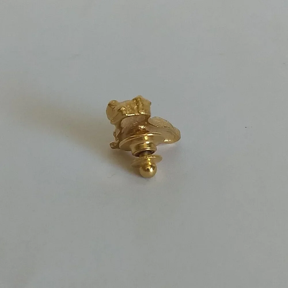 Gold Tone Sitting Dog Puppy Pin Brooch 3D Textured Gift Modern Minimalist Preppy